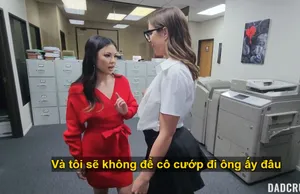 Kẻ ép làm tình 10 năm trước quay trở lại và làm tình cả 2 má con