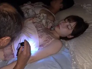Ghé thăm khách sạn, gái già hư hỏng, cởi quần và liếm lồn, dang rộng chân và quan hệ, nhấc mông béo lên và quan hệ từ phía sau