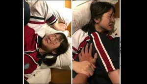 Lút cán cô bạn thân mải xem điện thoại