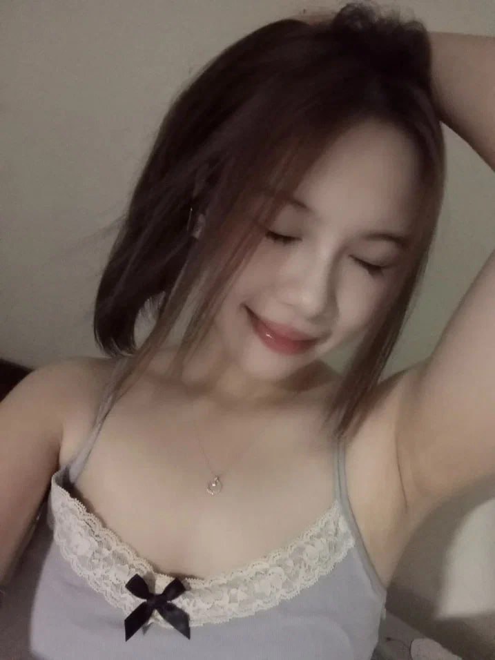 Gái dâm livestream dấu mặt móc lồn cực điêu luyện